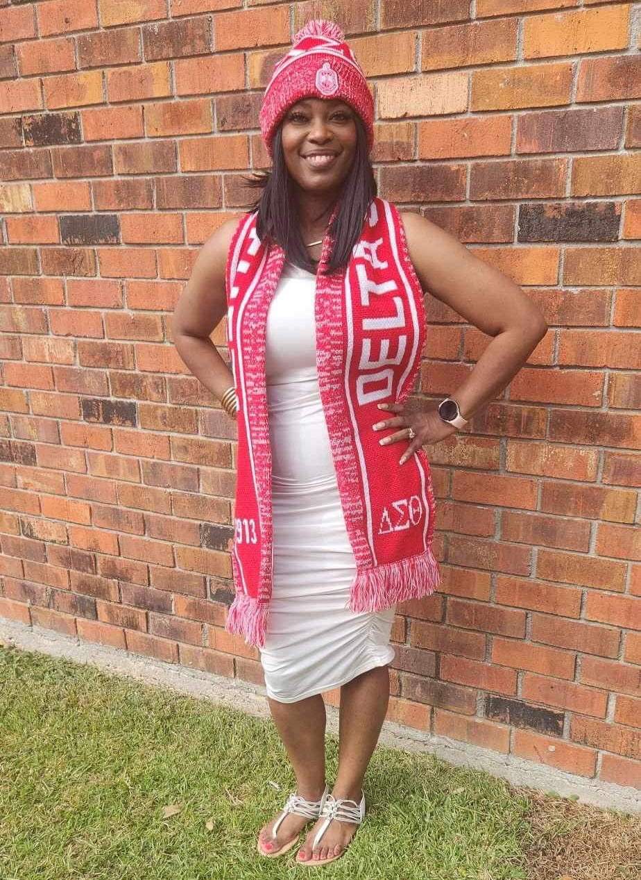Delta Red Crest Scarf And Hat Set
